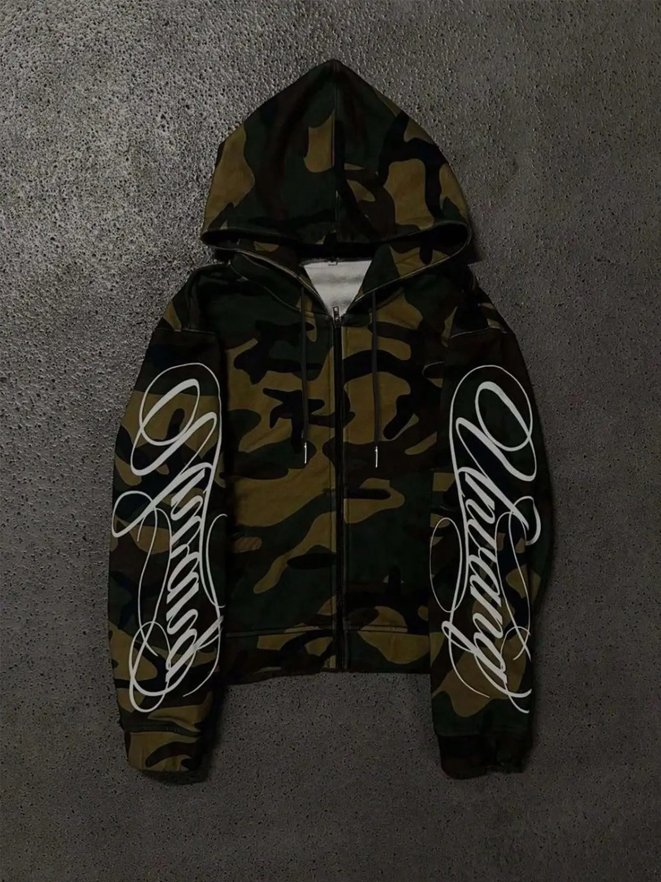 Vintage Camouflage Zip-Up Hoodie, Sweatshirts, with Handwritten Sleeve Design, Loose Street Jacket, Soft, Casual, Hip-Hop Retro Unisex Trend for Fall/Winter Street Style #CamouflageHoodie #LooseZipJacket #HipHopOutfit #StreetStyleFashion #TrendyFallLook