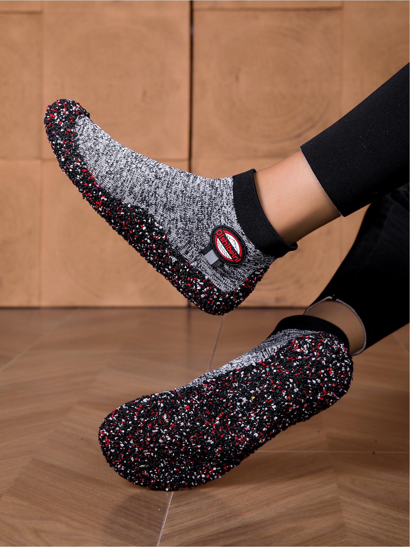 Ladies wear fitness yoga barefoot shoes with a widened toe design and a heel loop for easy on and off, suitable for fitness training, running, hiking, swimming, yoga and other sports scenes