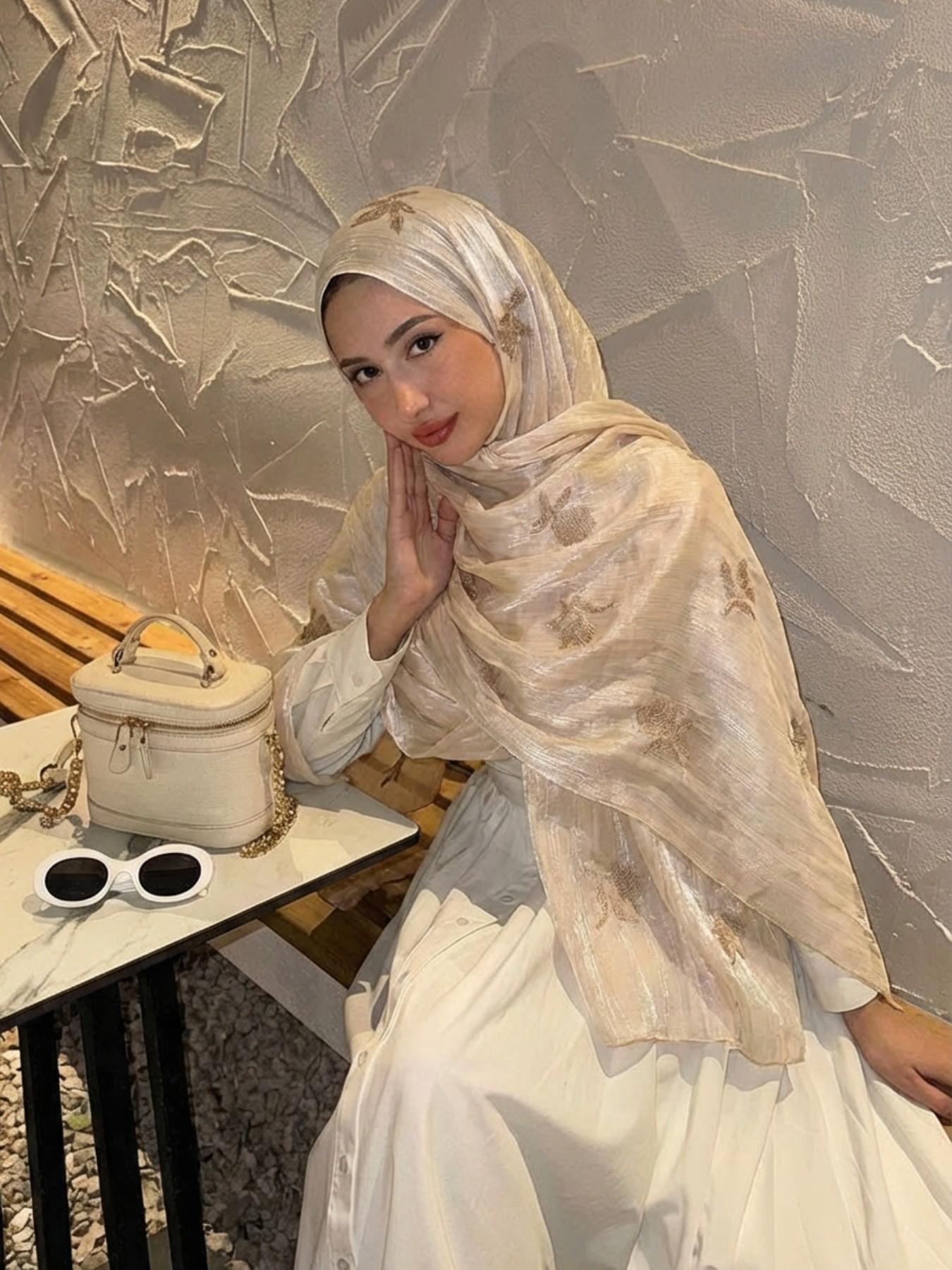 Women's Rose Floral Print Headscarf, Boho Style Beach Sunshade Wrap, Shimmer Satin Silk, Elegant Hijab for Daily Wear, Outdoor Leisure