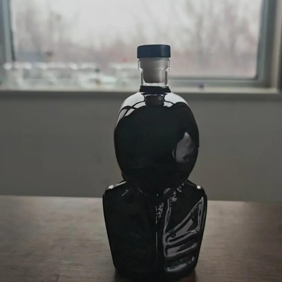 Novelty Alien Xenomorph Whiskey Decanter, Sci-Fi Themed Liquor Storage Bottle, Premium Barware Gift, Horror Movie Enthusiast, Man Cave Decor