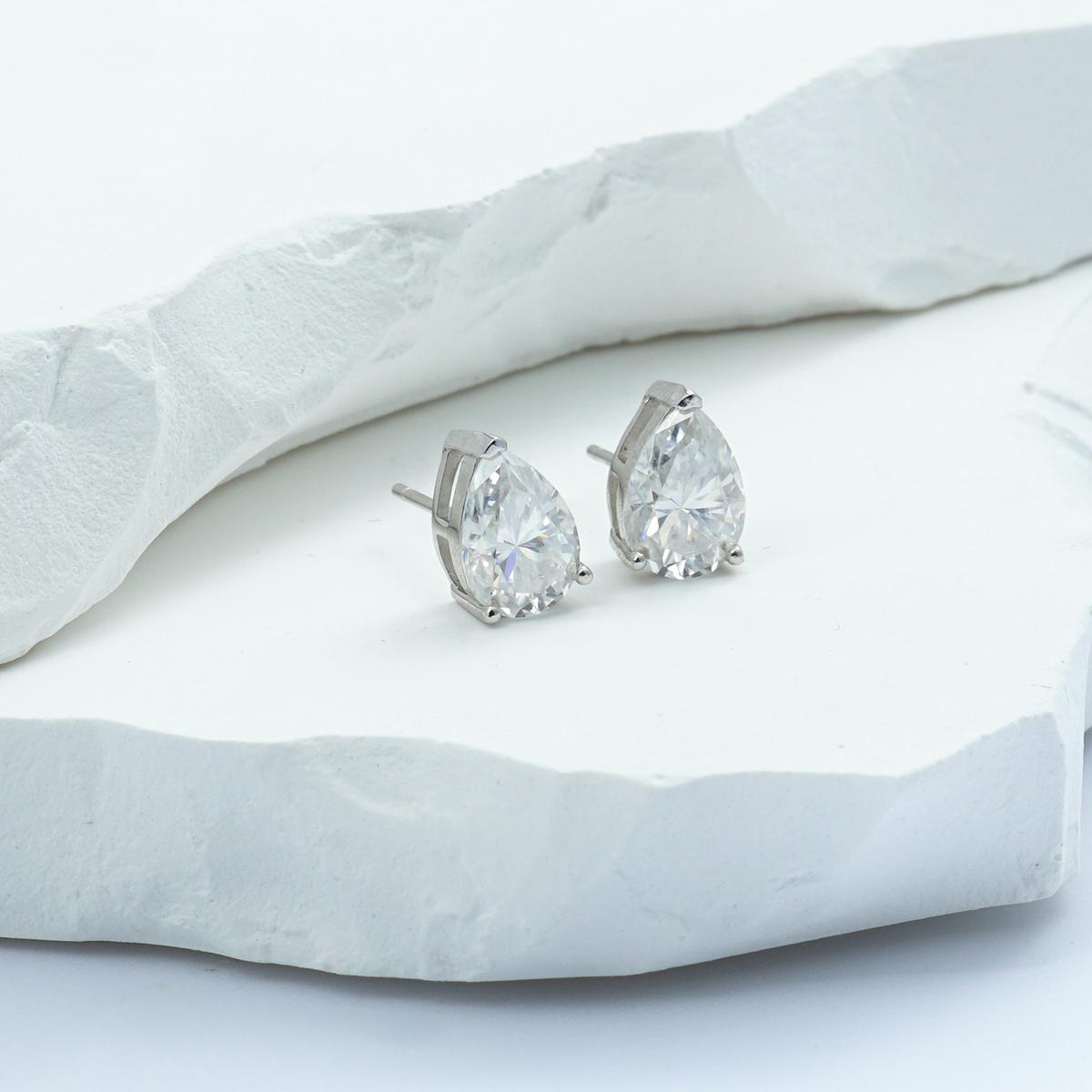 Pear Cut Stud Earrings D Color VVS Synthetic Moissanite Stud Unisex Earrings Birthday Anniversary Mother's Day Gifts for Men Women