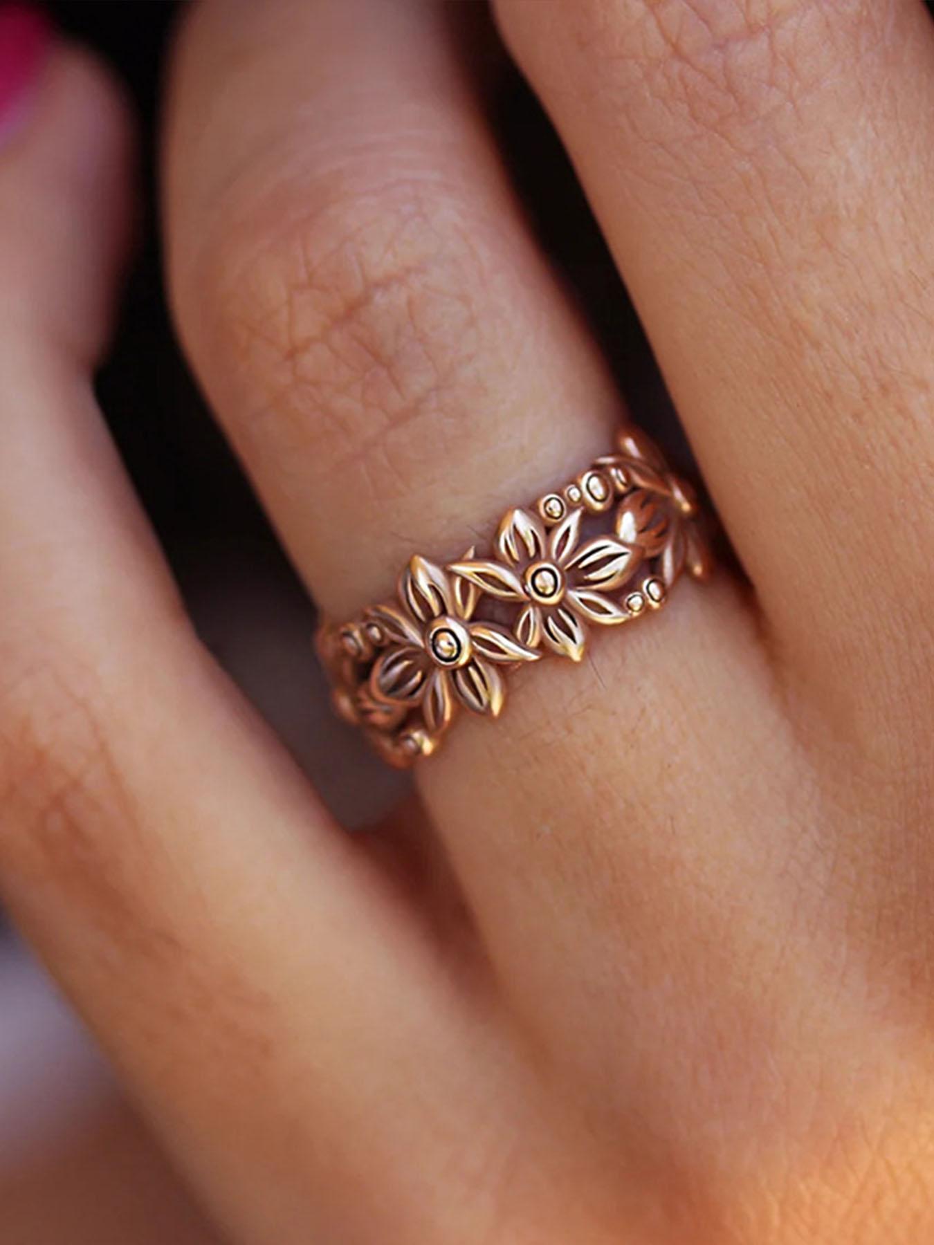 Elegant Sunflower Ring for Women, Hollow Design Daisy Flower Jewelry, Perfect Gift for Daily Wear, Stylish Floral Accessory