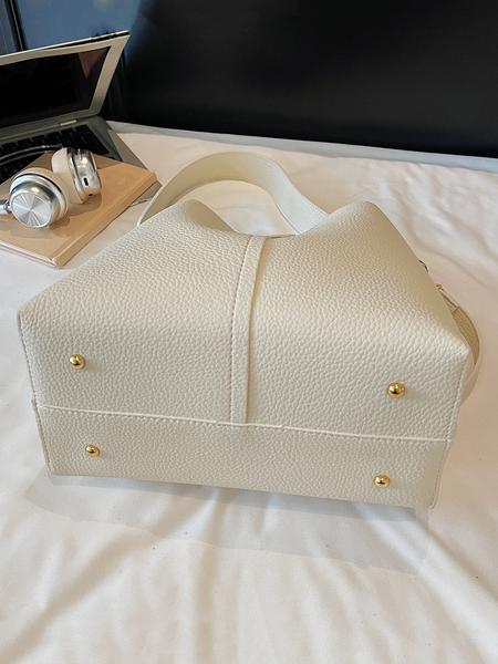 Simple waxed leather bucket bag, PU Tote Satchel, fashionable, casual and versatile wide-strap one-shoulder crossbody bag, textured and trendy one-shoulder commuter bag, Elegant Commuter Bag, suitable for daily wear, commuting and other scenarios