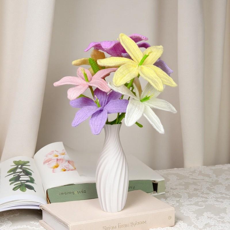 Handmade Knitted Lily Flower Bouquet, Home Decor Ornament, Crochet Floral Arrangement, Wool Yarn Crafted, Perfect for Living Room, Home Decor Accessory