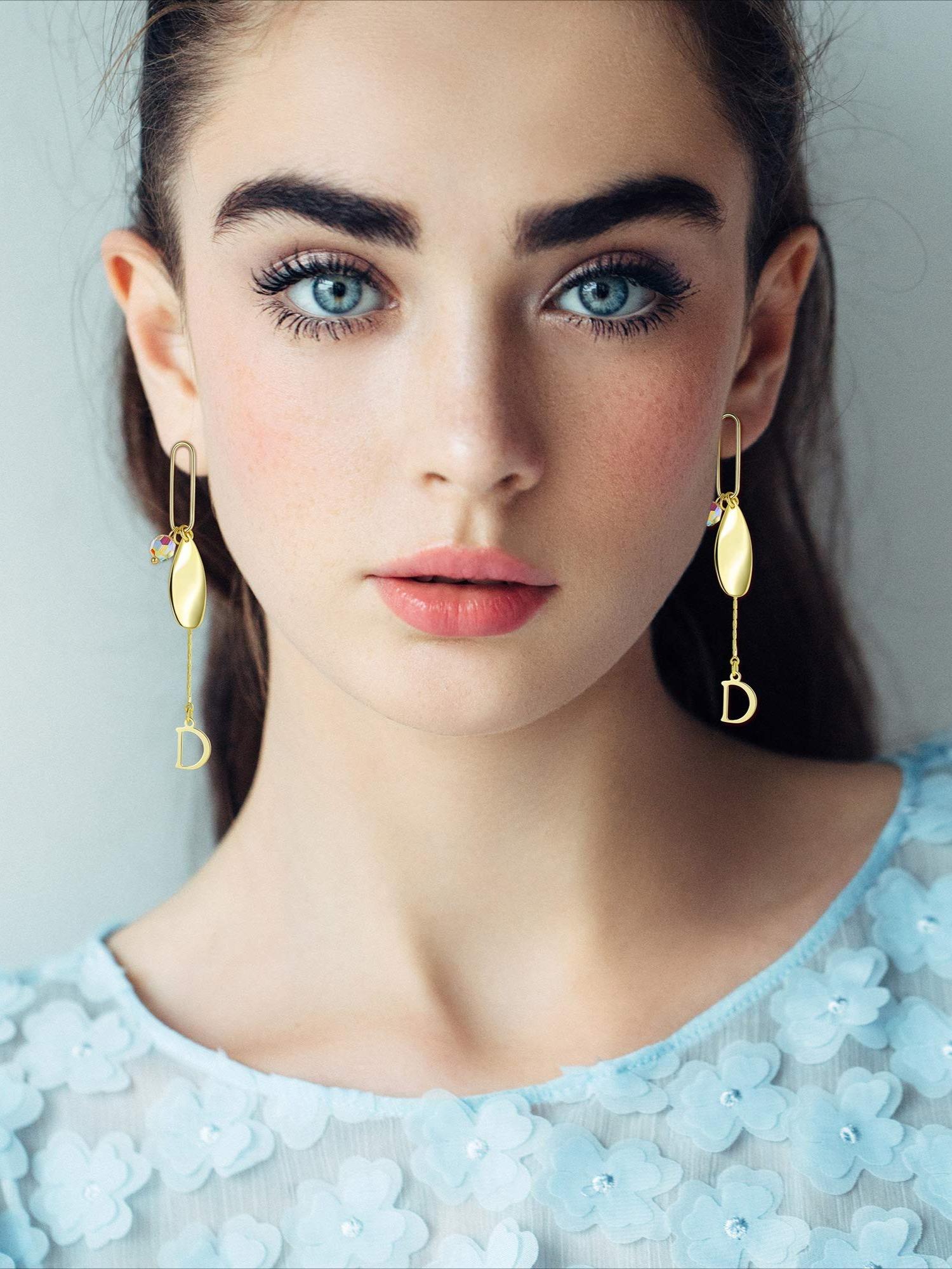 1 Pair Classic Teardrop Initial D Golden Earrings with Shining Swarovski Crystals for Women Men Fashionable Unisex Accessory Glamorous Dangle Design with Exquisite Crystal Hypoallergenic Skin-safe Durable Comfortable for Extended Daily Wear