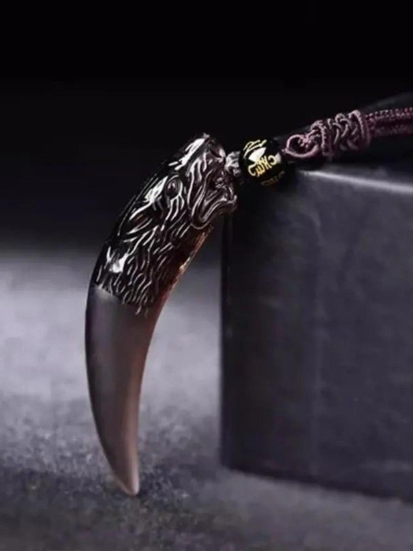 Ice wolf tooth pendant, black rope necklace, male tide summer niche design lanyard accessories