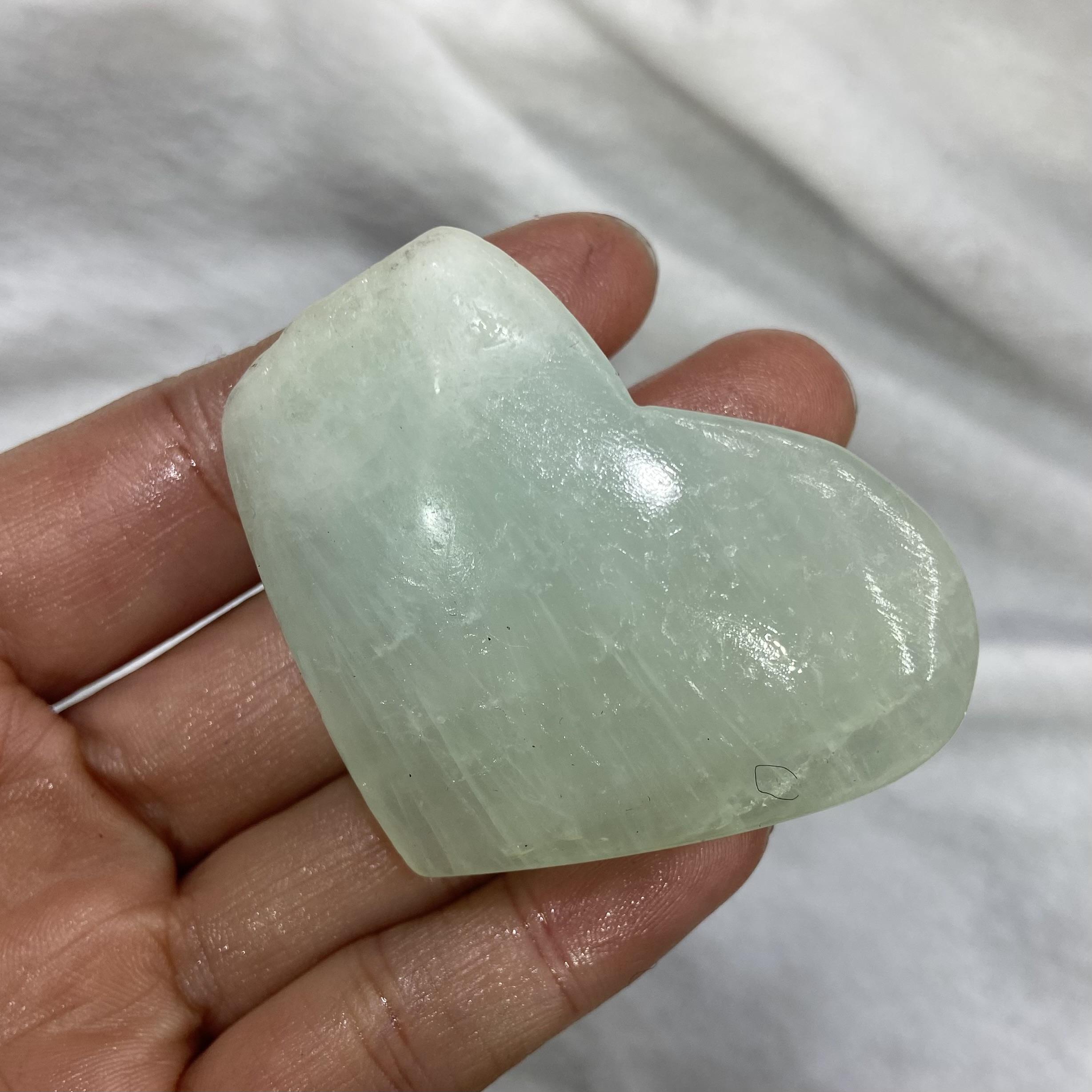 1 count Natural Green Onyx Calcite Heart Stone And Crystal mineral Healing Crystal 57-63mm