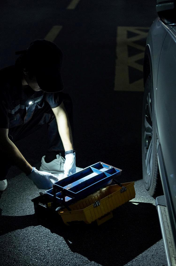 OLIGHT Oclip Rechargeable EDC Flashlight 300 Lumens Dual Light Sources Compact Pocket Clip Light, Convenient Type C Charging, Portable Magnetic for Night Working, Cycling, Emergency, Signaling Tool