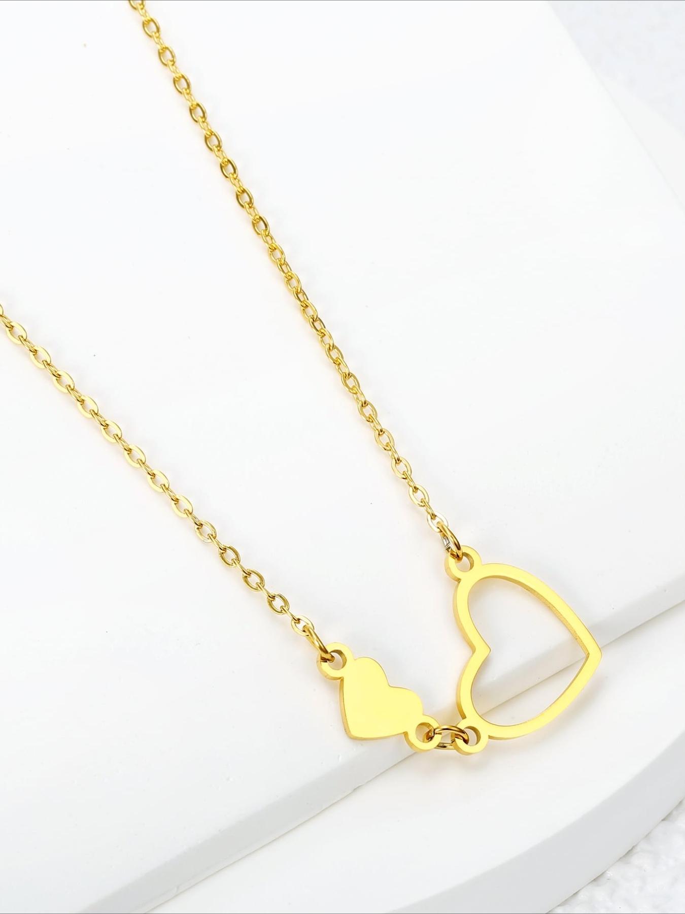 Light Luxury Double Heart Hollowed Out Necklace Made of Stainless Steel That Does Not Fade and Exudes A High-end Feel. It Is A Versatile Necklace for Daily Use