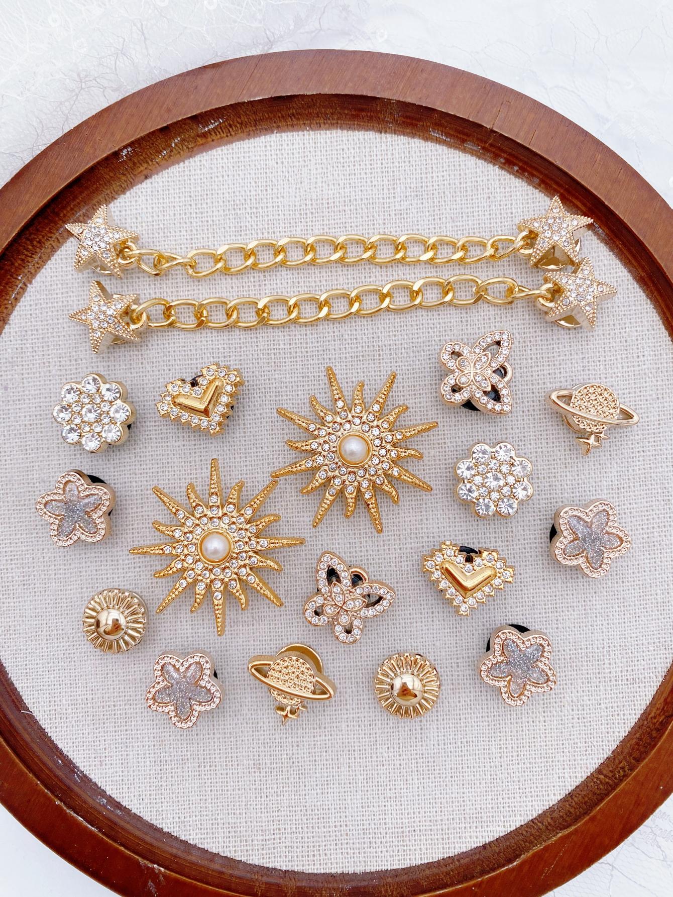 18pcs Fashionable Sunflower Butterfly Flower Heart Abs Chain Shoe Clips, Detachable DIY Shoe Flowers, Shoe Charms, Decorative Shoe Accessories, Shoe Decoration Charms, Perfect for Parties and Gifts