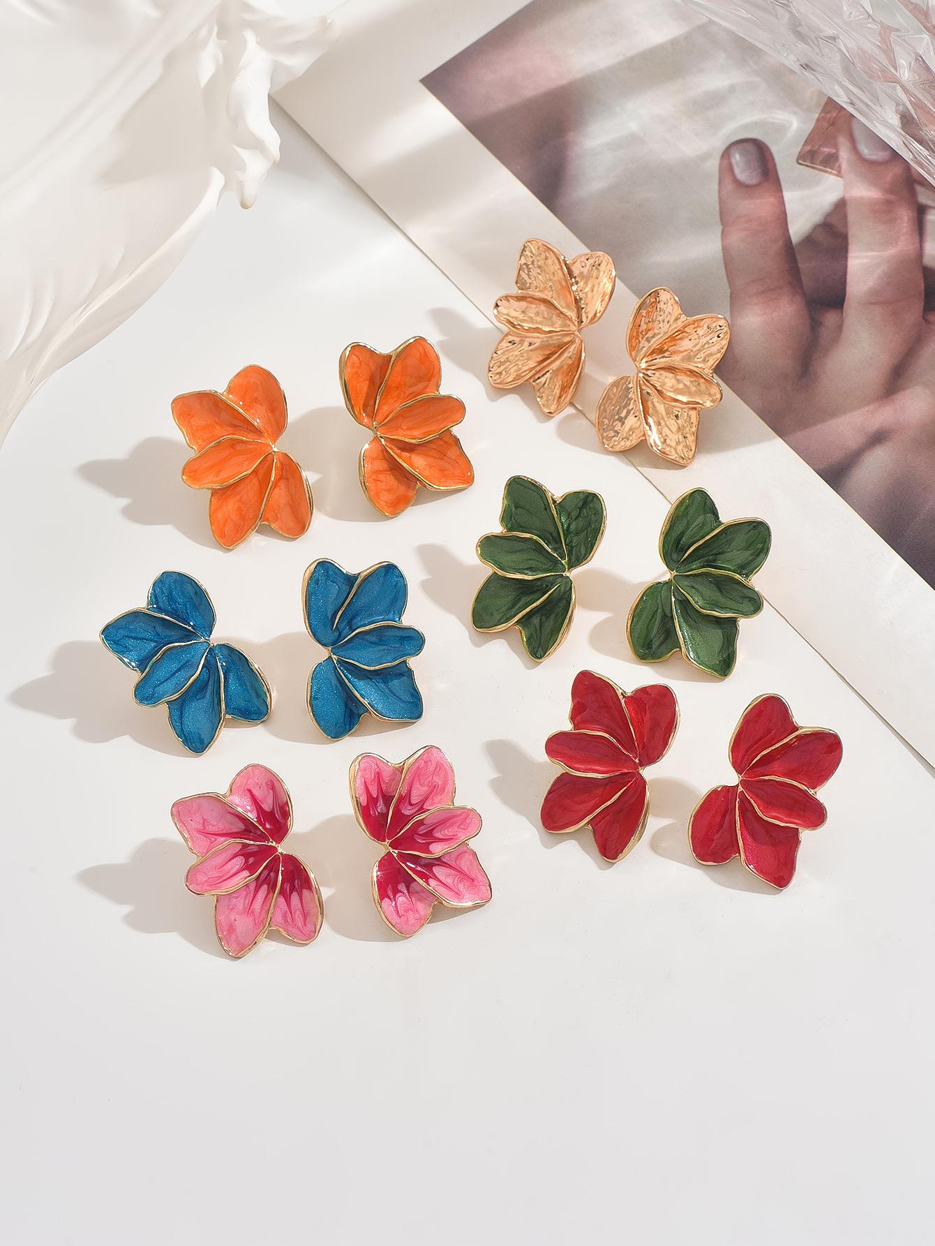 Country-style, fresh and sweet, colorful flower petal stud earrings, elegant dopamine-shaped flower drop earrings, leaf-shaped earrings