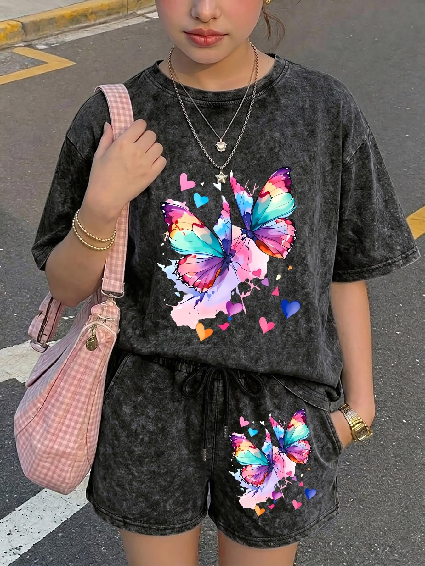 2-Piece Watercolor Gradient Butterfly and Heart Print Washed Casual Round Neck Two-Piece Set Clothes. Heavyweight fabric, elastic drawstring shorts. Basic and versatile, perfect for pairing with white sneakers for a lazy summer look.