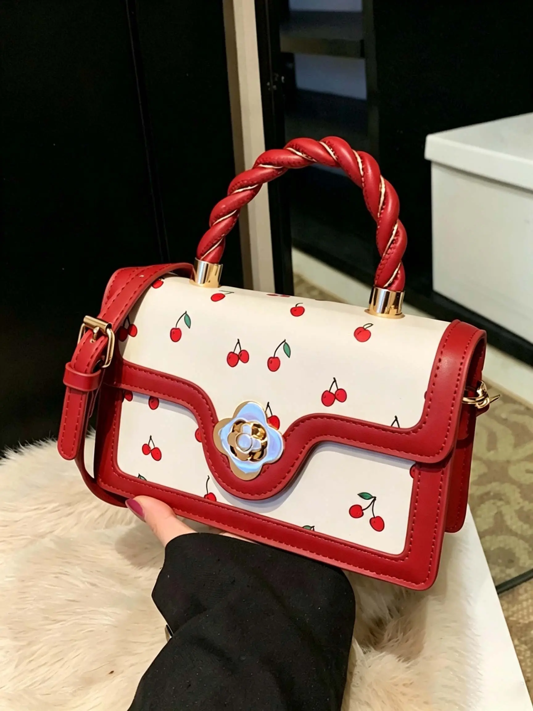 Simple and personalized cherry pattern elegant and exquisite women's bag, casual and lightweight niche women's single shoulder crossbody bag, suitable for daily occasions such as commuting, dating, parties, going out, etc