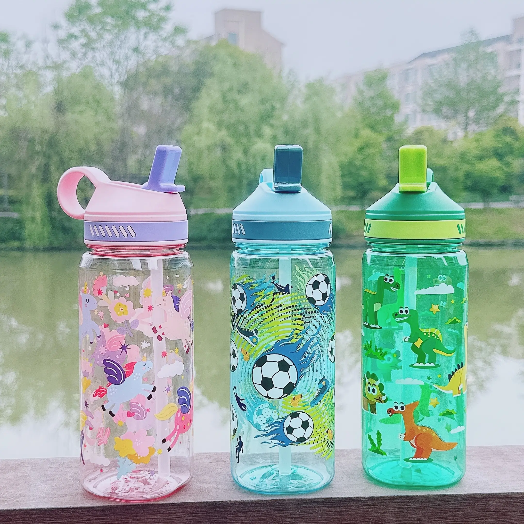 550ML Transparent Cartoon Water Bottle, Leak-Proof Durable Outdoor Sports Cup, Ideal for Travel, Picnics, Parties, Graduation Gifts