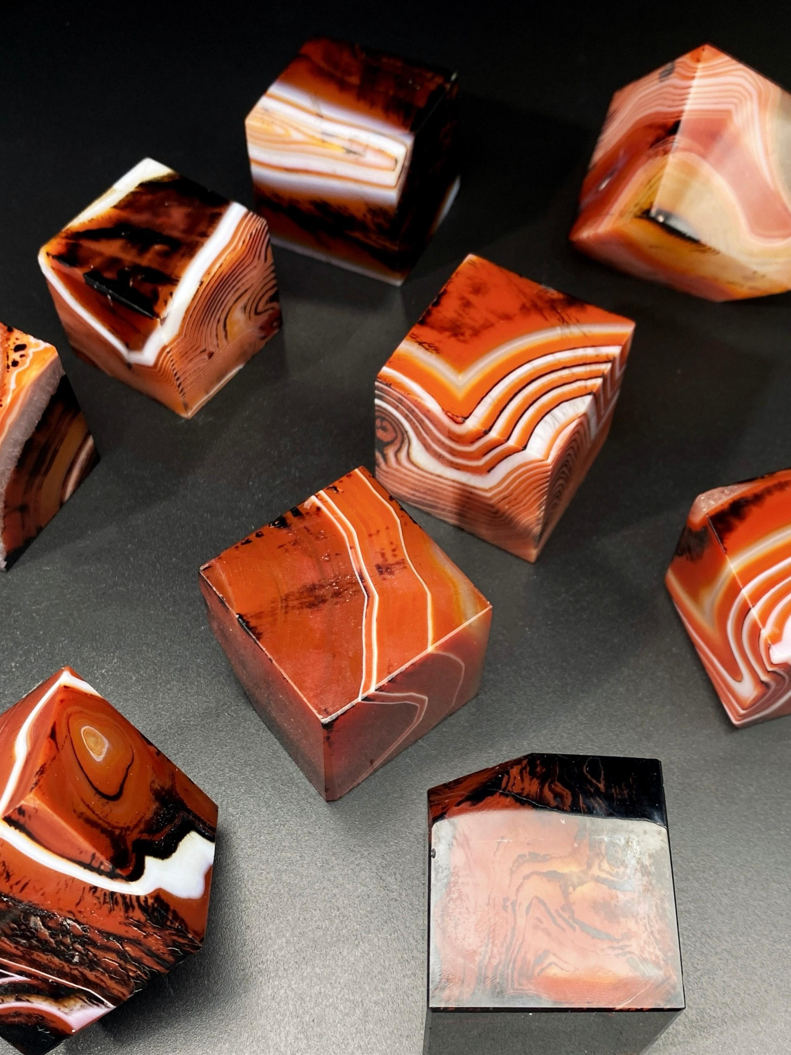 1pc Natural Crystal Red Sardonyx Square Ornaments, Creative Home Office Desktop Decorations, Crystal Collection, Unique Gift First Choice.