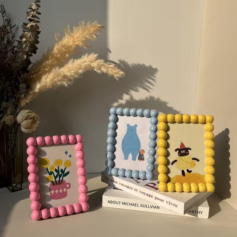 Cute Resin Decorative Photo Frame — A charming home accent and desktop photo display stand, perfect for showcasing family photos; holds 6-inch prints.