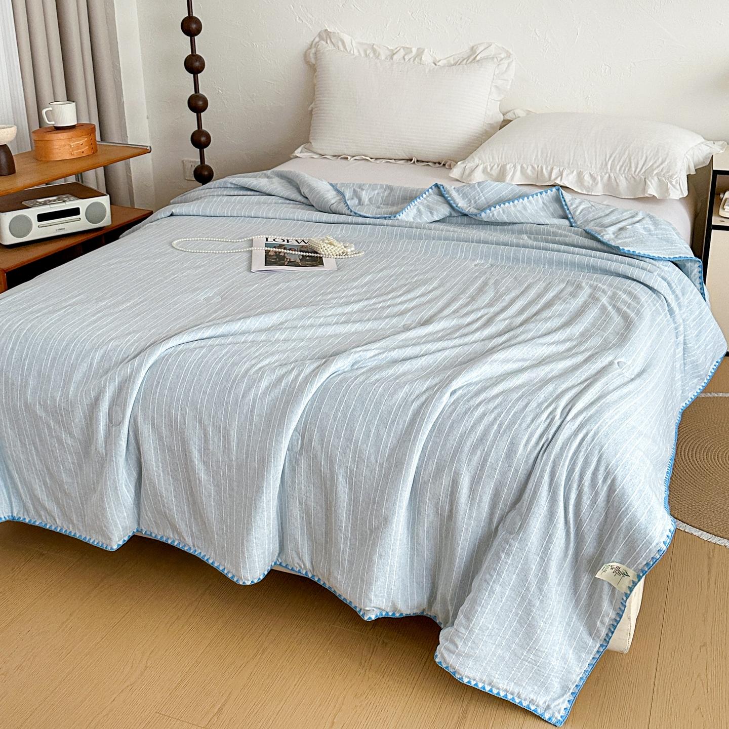 1pcs Solid Color Minimalist Summer Comforter, Cooling Quilt, Air Conditioning Blanket, Yarn-Dyed Jacquard Striped Single & Double Size, Quilted Fixed Filling Machine Washable, Soft Skin-Friendly Breathable Summer Quilt