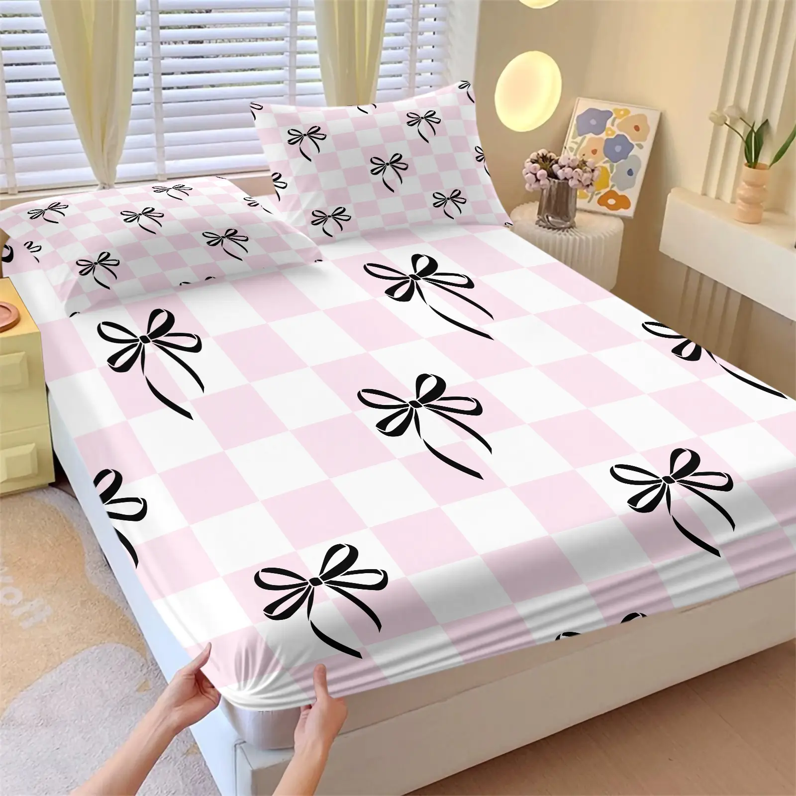 Kawaii Pink White Checkerboard Minimalist Black Bowknot Print Fitted Sheet Set, 1 Fitted Sheet & 2 Pillowcases, Deep Pocket Elastic Non Slip Mattress Cover, Soft Breathable All‑Season Bedding Set, Girls Bedroom Dorm Decor & Gift, Fitted Mattress Sheets