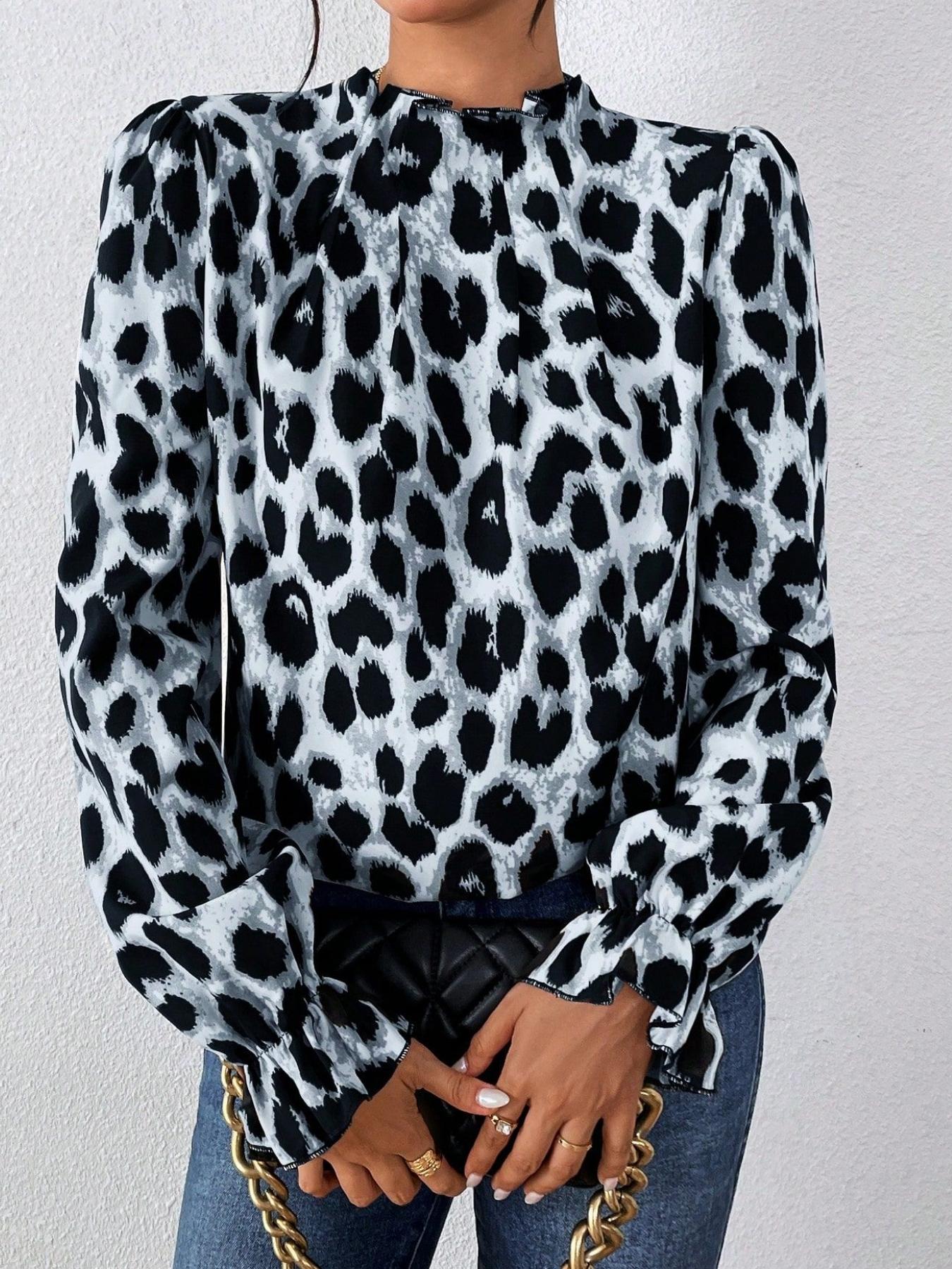 A fashionable women's leopard print pleated stand up collar lantern sleeve top, suitable for commuting to work, shopping, outdoor activities, indoor and outdoor wear