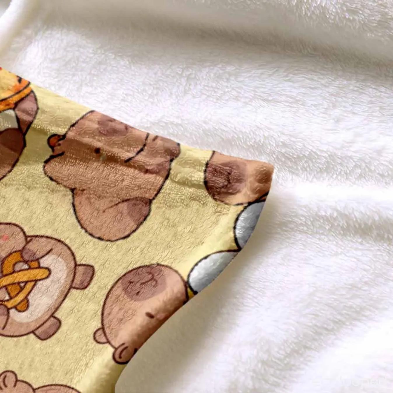 Cute Capybara Foodie Snack Print Flannel Blanket Ultra Soft Cozy Throw for Sofa Bed Travel Camping Home Decor Gift for Birthday & Housewarming