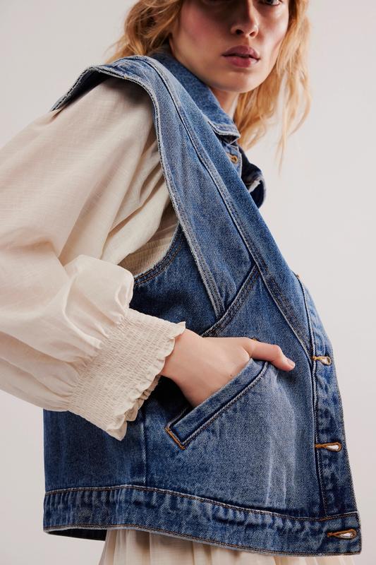 Elengatine Bohemian Style Vintage Cool Denim Vest for Lady Minimalist Rounded Collar Wide Shoulders Slit Pockets Button-front Closure Basic Casual Fitted Denim Jacket Coat Women's Chic Winter Wear