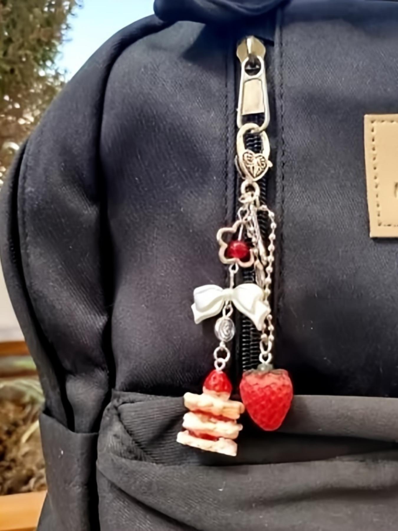 Cute Strawberry Cake Dessert Keychain, Fruit Girly Keychain, Cute Keychain Accessory, Handmade Y2K Resin Cake Strawberry Charm Beaded Keyring for Women Bow Heart Mobile Phone Lanyard Key Ring Bag Decoration Pendant Jewelry Accessories Gift