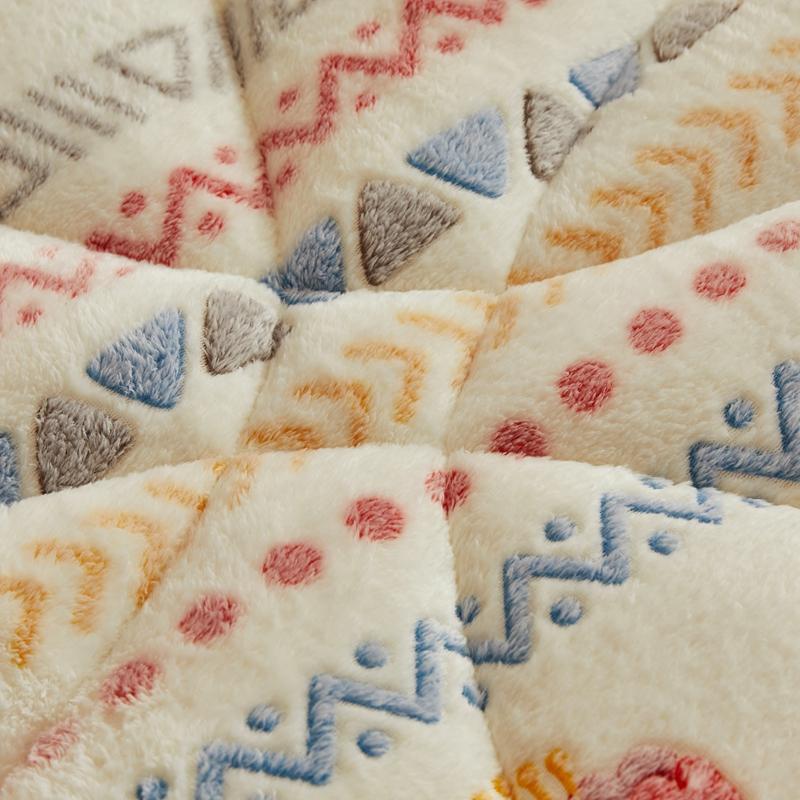 BoveLink Snowflake Fleece Warm Cotton Comforter with Floral Pattern and Soft Touch for Cozy Nights