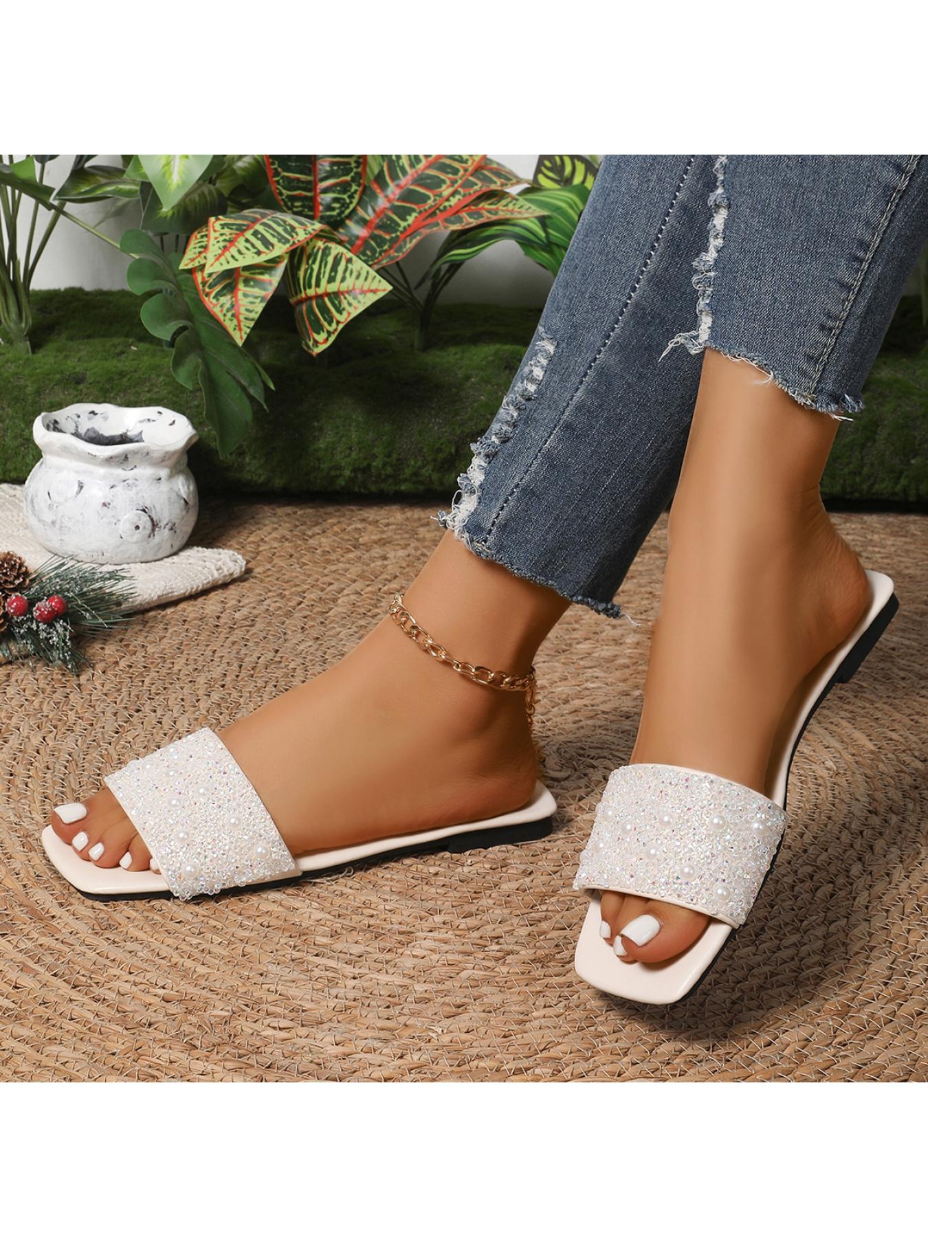 Women's slippers with pearl and rhinestone design, shiny flat slippers, comfortable and essential for home wear and dating.