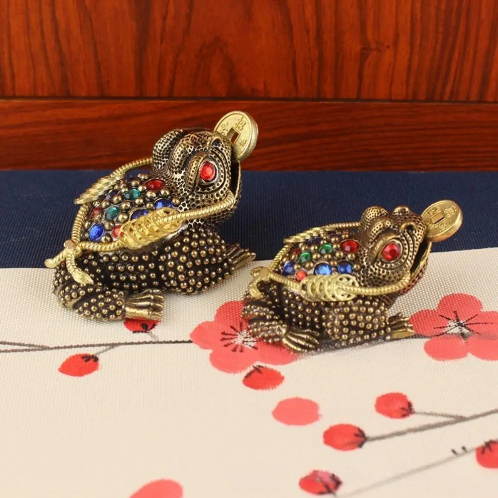 Solid Brass Money Toad Charm - Decorative Luggage & Bag Accessory, Wealth Ornament with Weighted Base, Embossed Skin, Antique Coin-Biting Retro Design for Office Desks, Adult Business Gift