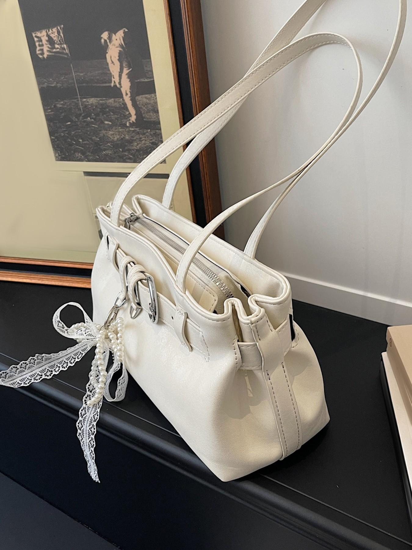 Gentle, sweet and cute style with a light luxury texture under the arm bag, decorated with lace and pearl bow, elegant atmosphere, fashionable and personalized shoulder bag, Fashion Bags, can accommodate mobile phones and lipstick