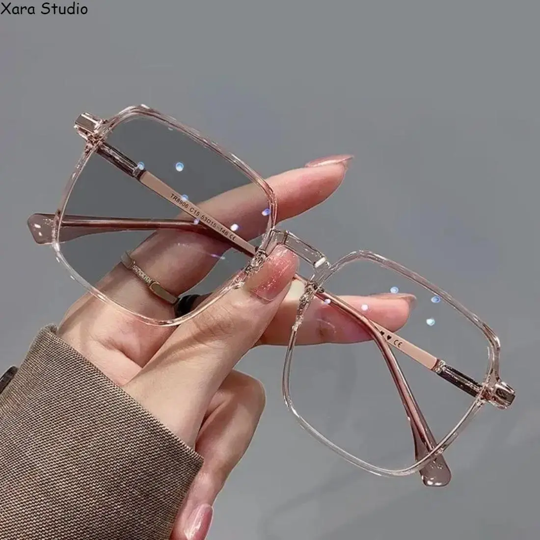 Xara Studio Photochromic Anti-Radiation Non-Prescription Glasses, Lightweight Metal Alloy Sleek Self-Tinting Frames for Men, Fashion Eye Protection for Daily Screen Use & Outdoor Activities, Alloy Non-Prescription Glasses, Photochromic Non-Prescription