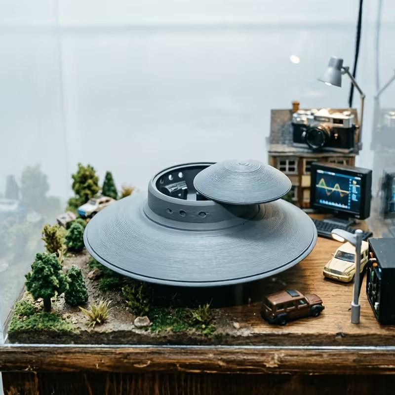 Alien Spaceship Model Display, Ufo Miniature Model, High Precision Cockpit, Essential Collection for Aviation Enthusiasts, Gift for Space Lovers