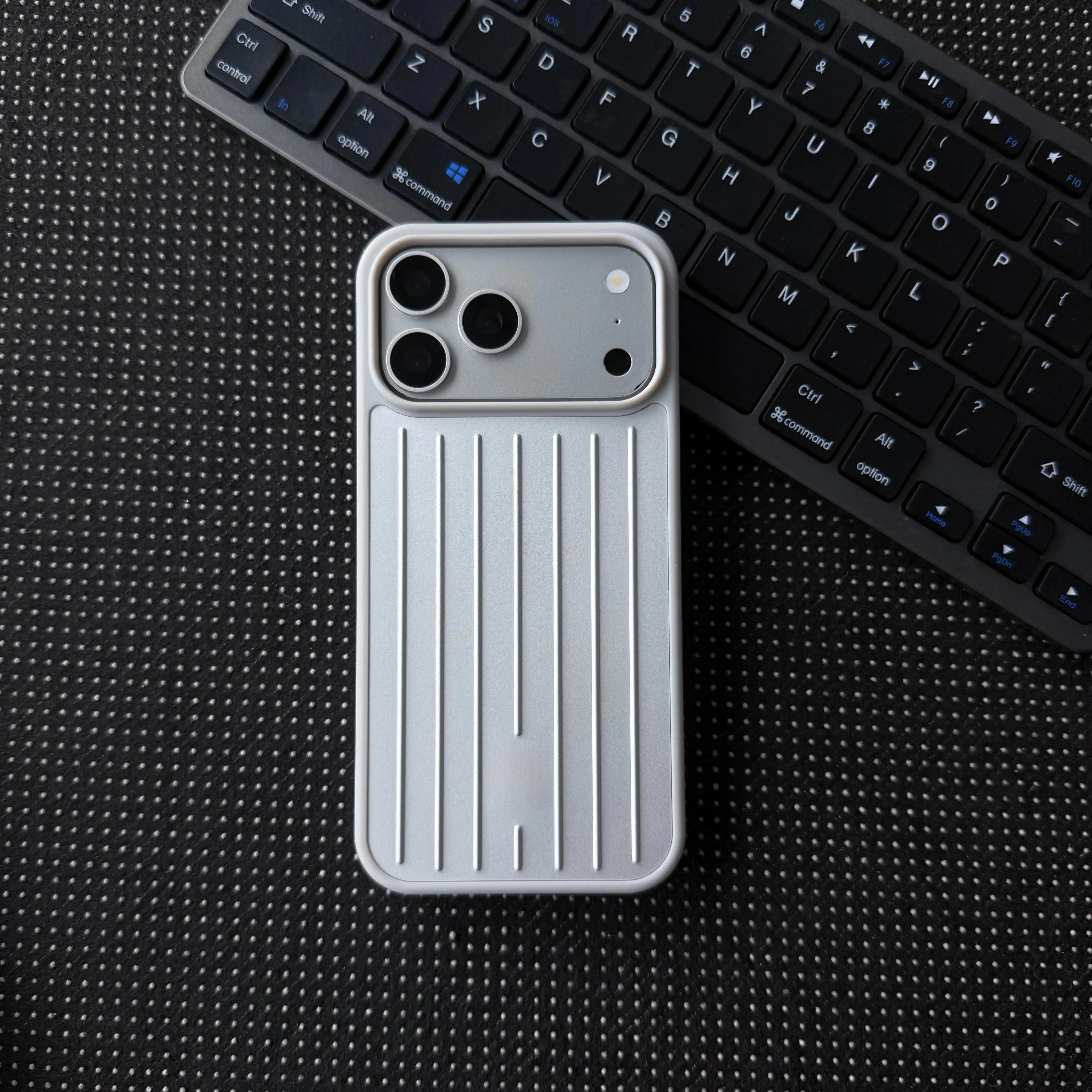 Aluminium-Magnesium Alloy Shockproof Protective Case for iPhone 16/17/18 Pro Max, Durable High-End Smartphone Casing, Mobile Phone Protection Accessories, Thoughtful Gift