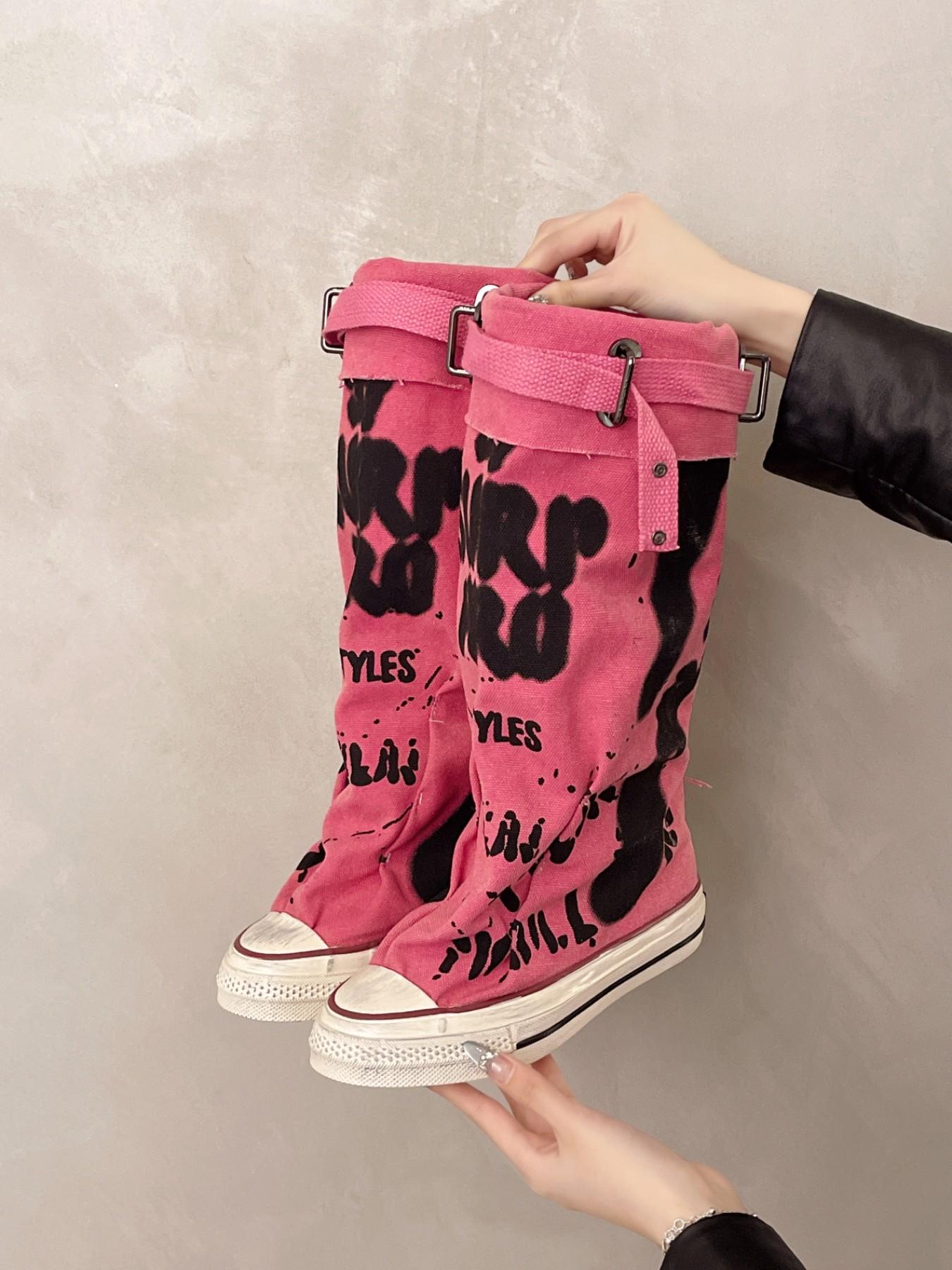 Meadow High Top Sneakers, Letter Graffiti + Buckle Design, Street Style Fullness, Fashionable PU Upper, Rubber Sole, All Seasons