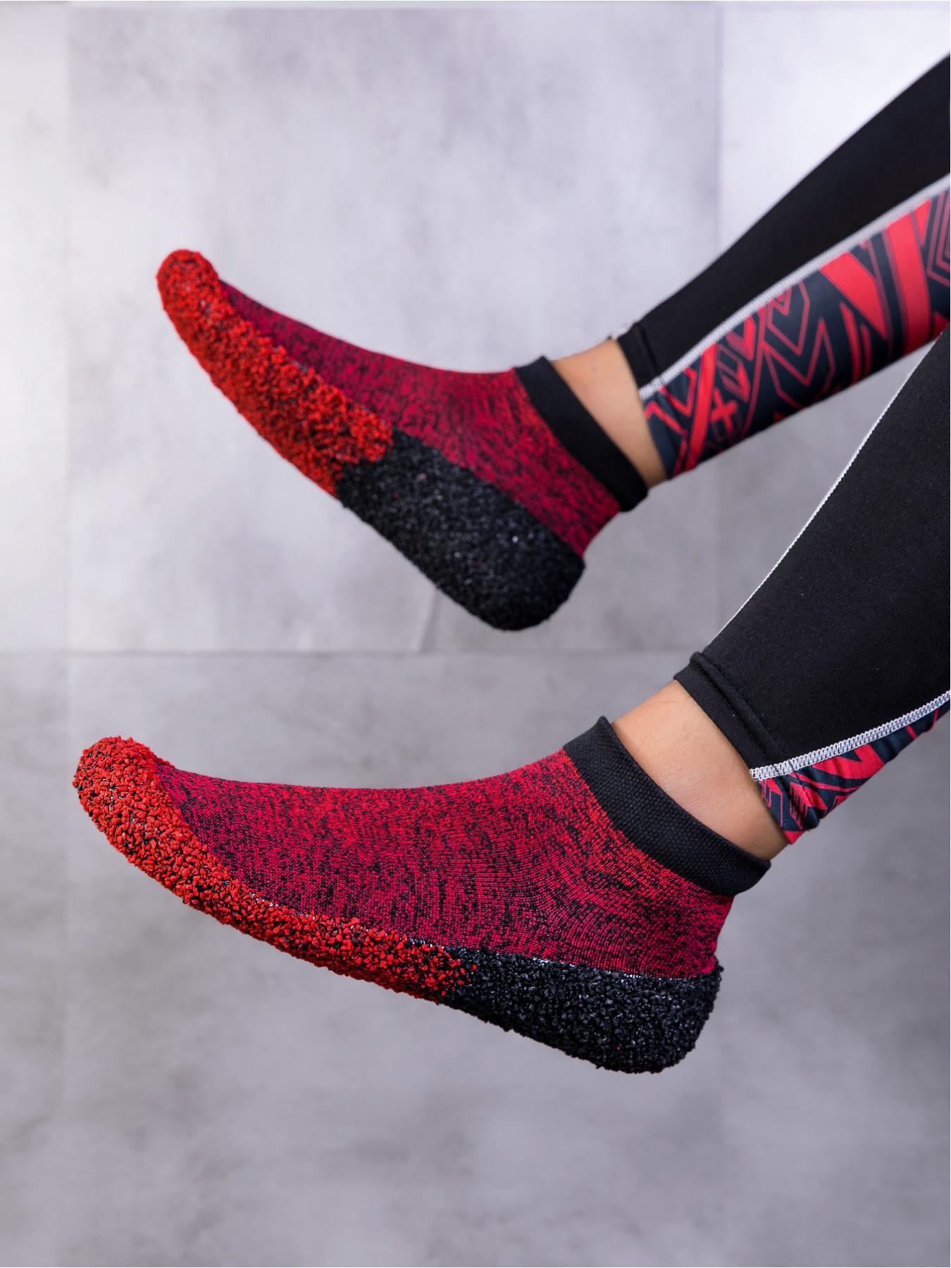 Ladies' widened elastic knitted foot socks with a granular sole for strong grip, soft and skin friendly fabric for comfortable wrapping, and a heel loop design for easy on and off. Essential for gym yoga and daily casual indoor exercise wear