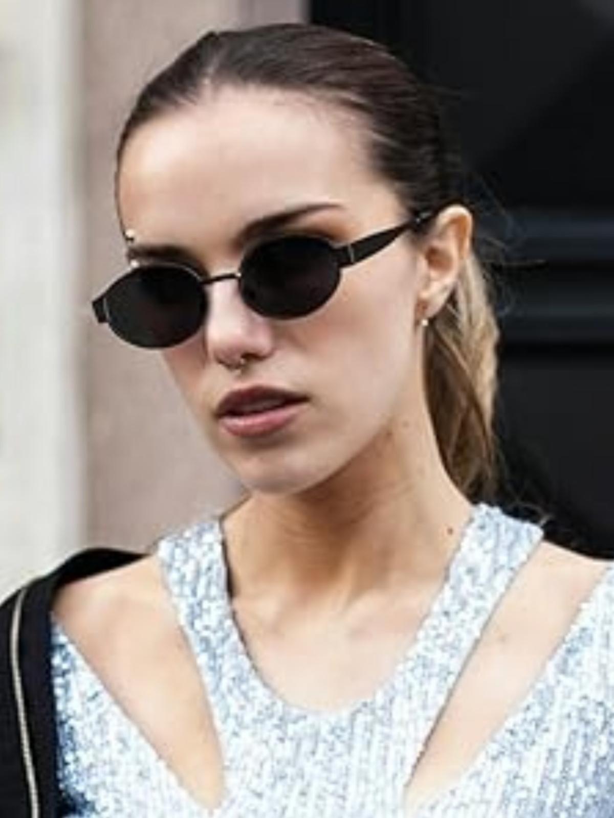 FEISEDY Trendy Retro Oval Sunglasses for Women Men Small Metal Frame Sun Glasses UV400 Shades B0124 FEISEDY Trendy Retro Oval Sunglasses for Women Men Small Metal Frame Sun Glasses UV400 Shades B0124