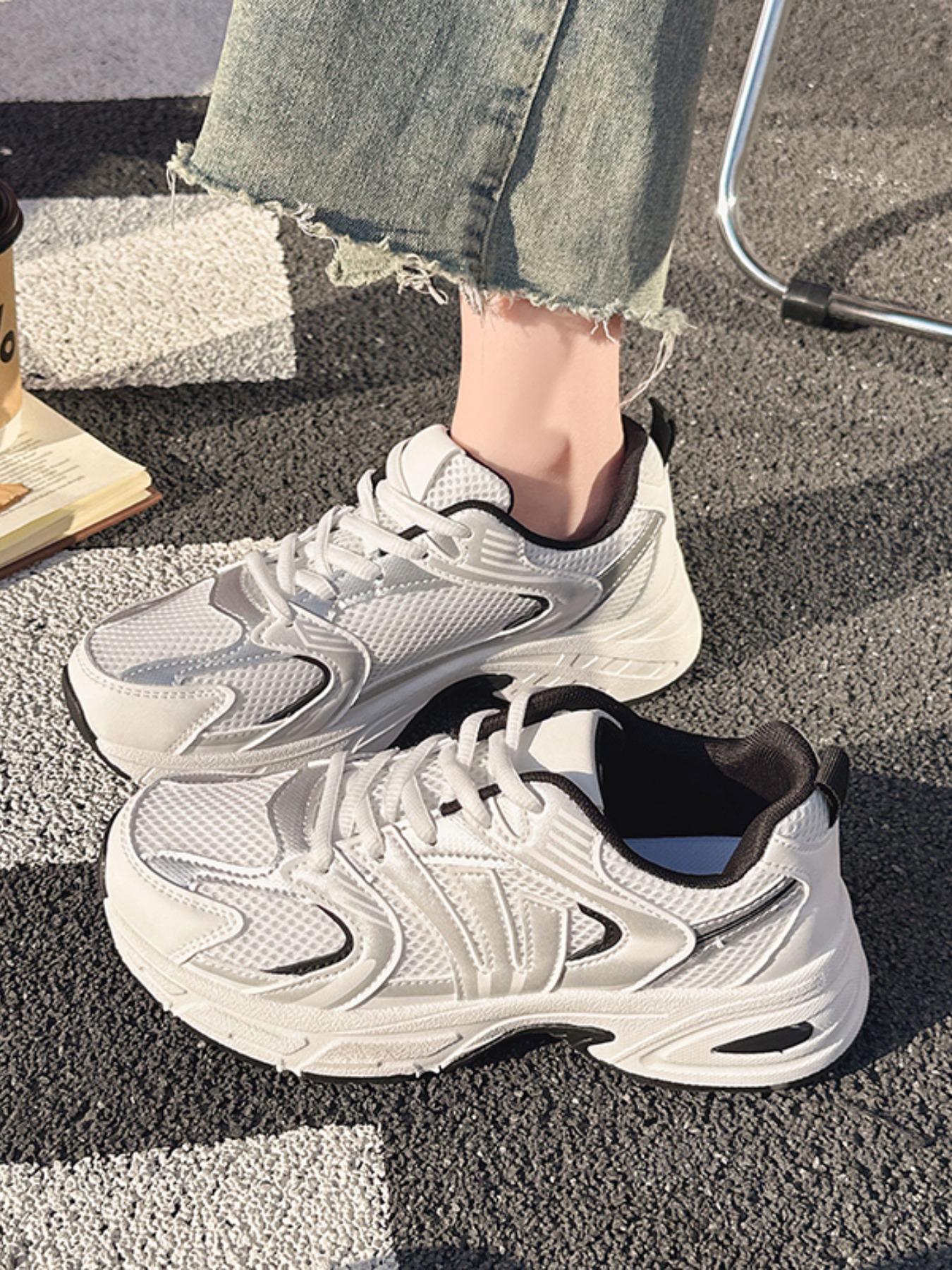 Stylish thick-soled tennis shoes for women, perfect for everyday use, blending outstanding comfort with modern casual fashion trends