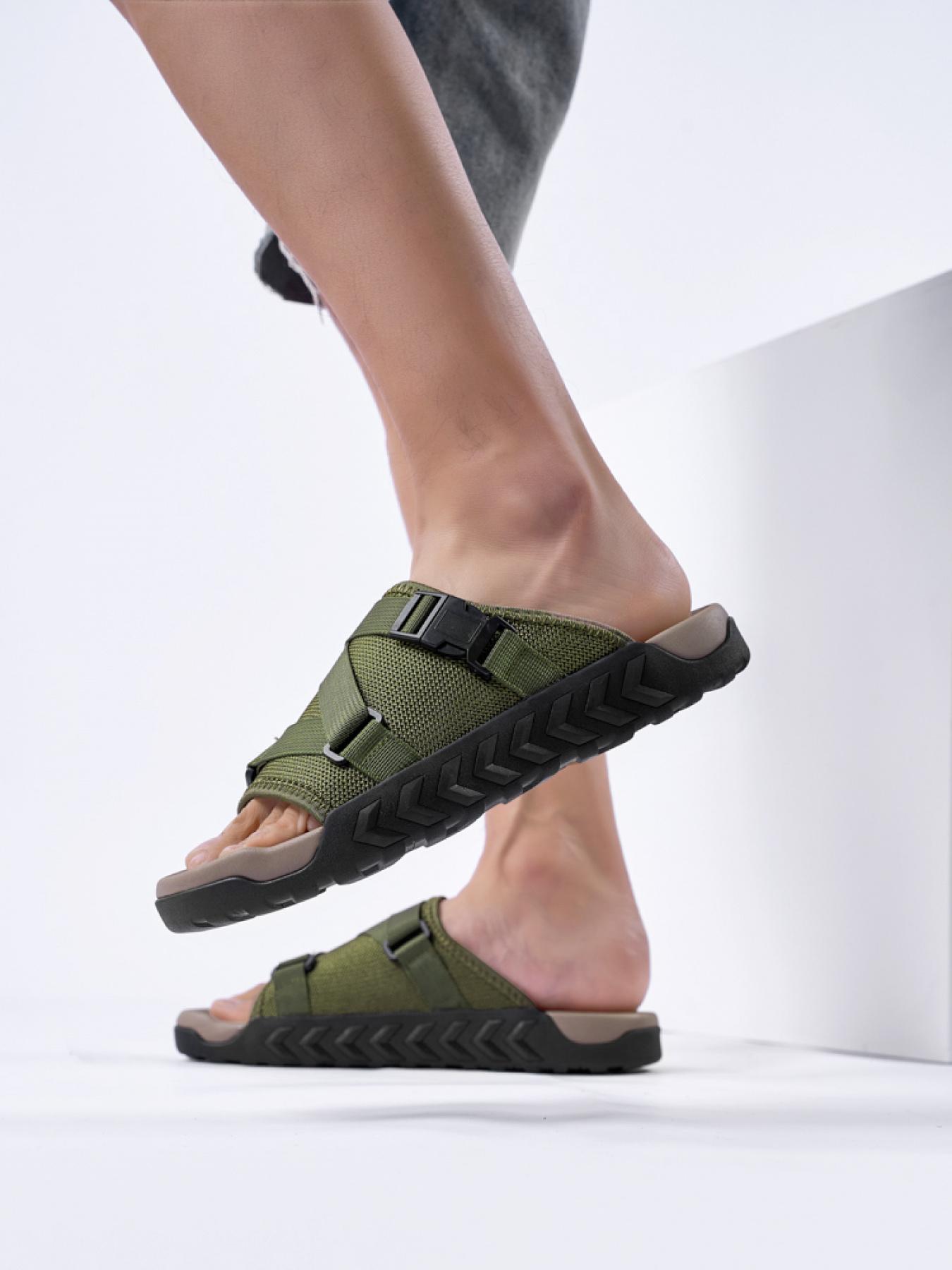 Men's Solid Color Mesh Double Buckle Flip-Flops Thick-Soled Non-Slip Outdoor Sandals Breathable Casual Beach Slippers