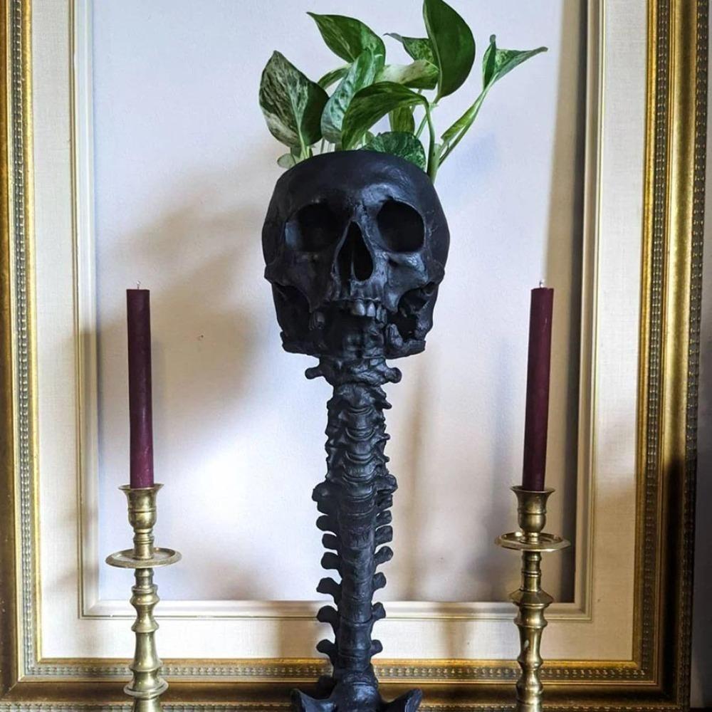 Gothic Spine Skull Planter, Halloween Garden Decor, Resin Craft Ornament, Handmade Gothic Flower Pot, Unique Outdoor Decoration
