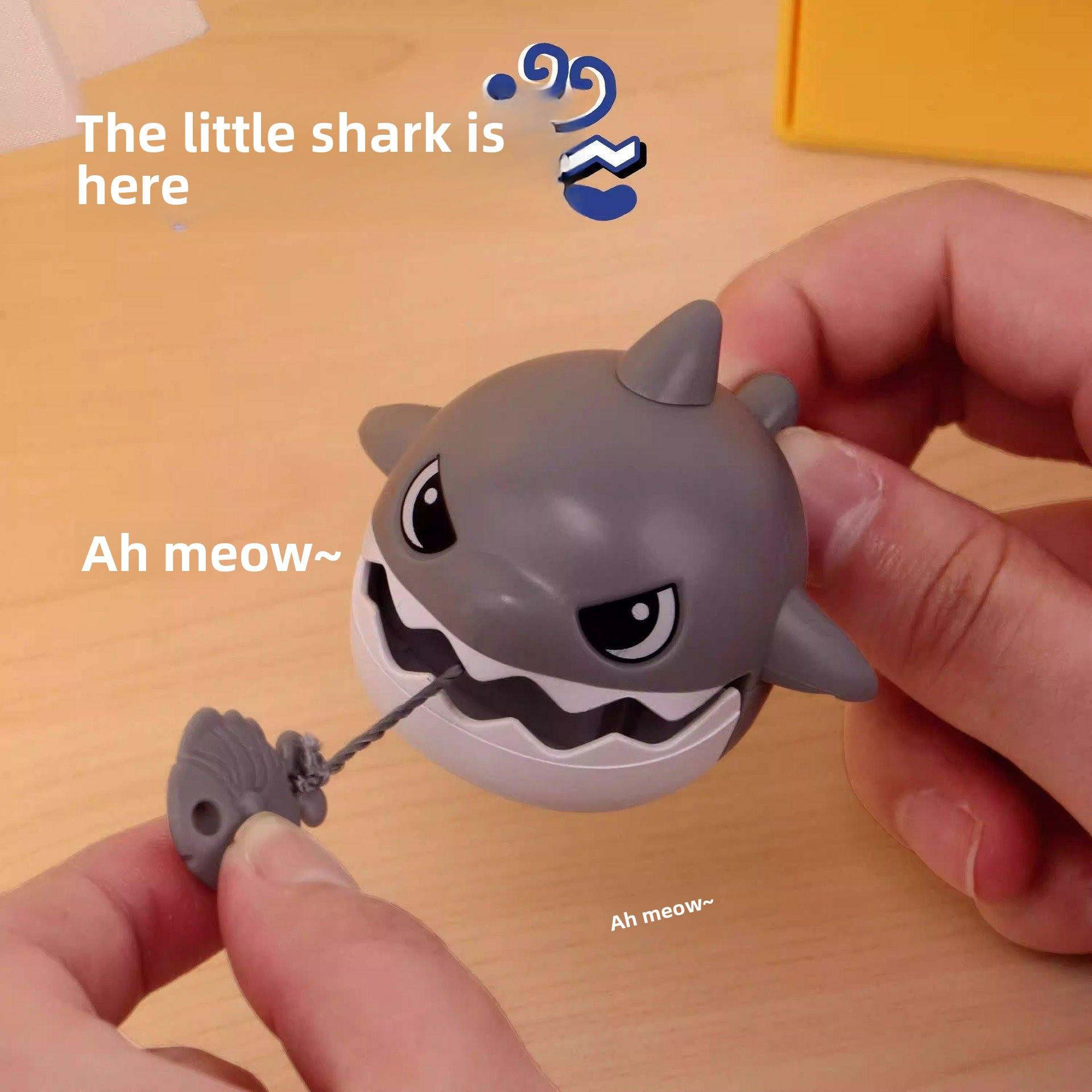 Pull String Shark Keychain, Creative Stress Relief Small Shark Pendant, Pull Rope Keyring, Fun and Unique Accessory