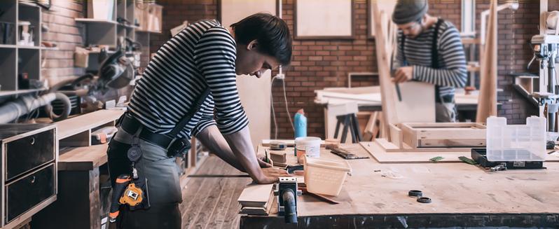 Badge Holder Retractable Clip Heavy Duty Carabiner Badge Reel Keychain with Lanyard ID Cards Holder Cool Tactical ID Holder