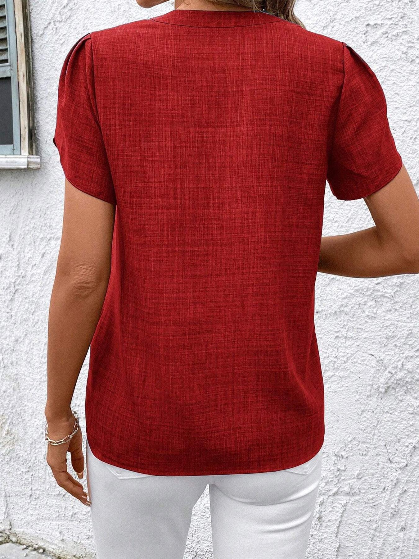 A women's solid color printed half-open collar short-sleeved shoulder pleated pullover T-shirt top, suitable for summer, suitable for commuting, casual wear, home wear.