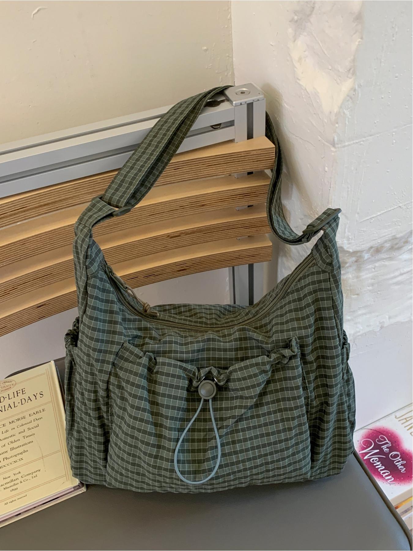 Japanese-style minimalist plaid canvas bag, large capacity, 2025 new autumn/winter casual shoulder/crossbody bag, high-end commuter dumpling bag, zip closure, suitable for campus, workplace, commuting, casual shopping, and everyday accessories.