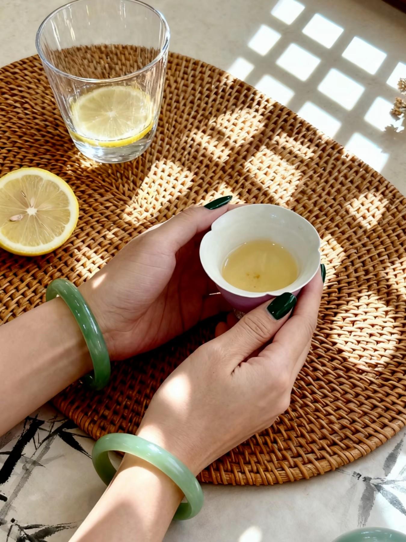 Elegant Eastern Style Jade Bracelet with Gift Box, Beautiful Bangle, Perfect Gift, Traditional Chinese Jewelry, Fine Craftsmanship