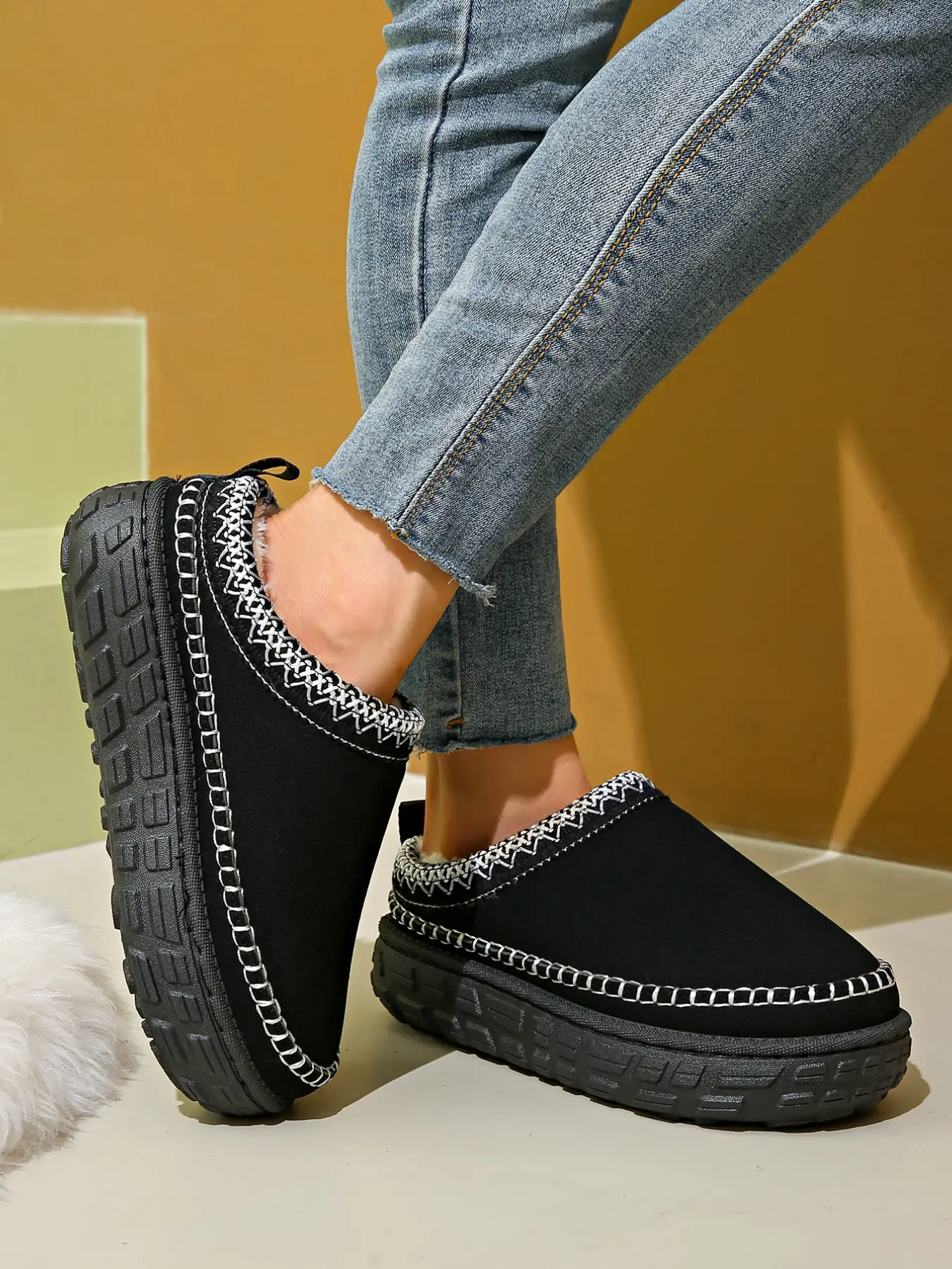 Vintage Embroidered Cotton Slippers for Women, Thickened Plush Lining, Non-Slip Sole, Winter Footwear, Lazy Person's Shoes