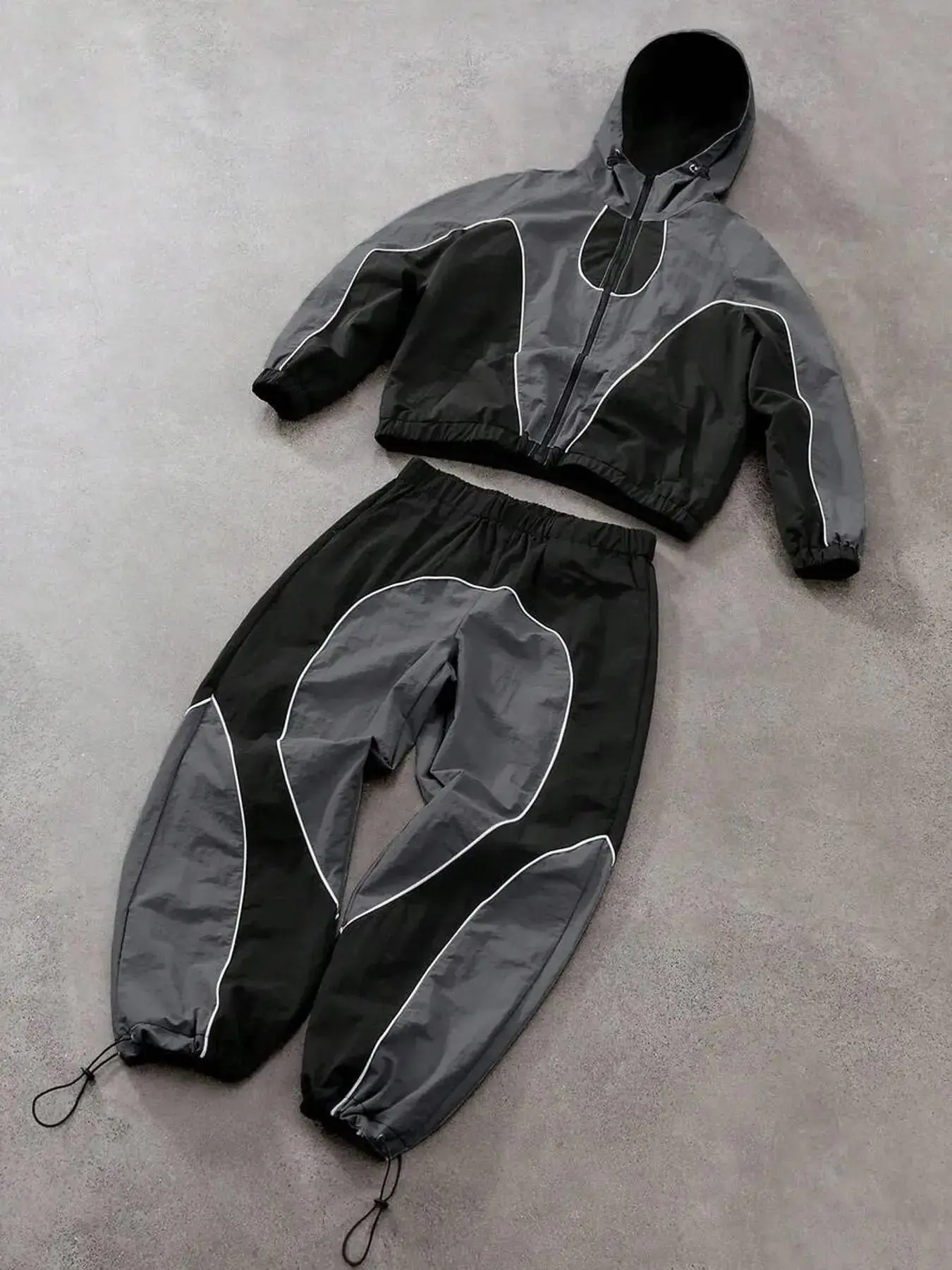 Men's Street Style Windproof Two-Piece Set, Colorblock Reflective Stripe Hooded Jacket and Pants, Loose-Fitting Outdoor Wear