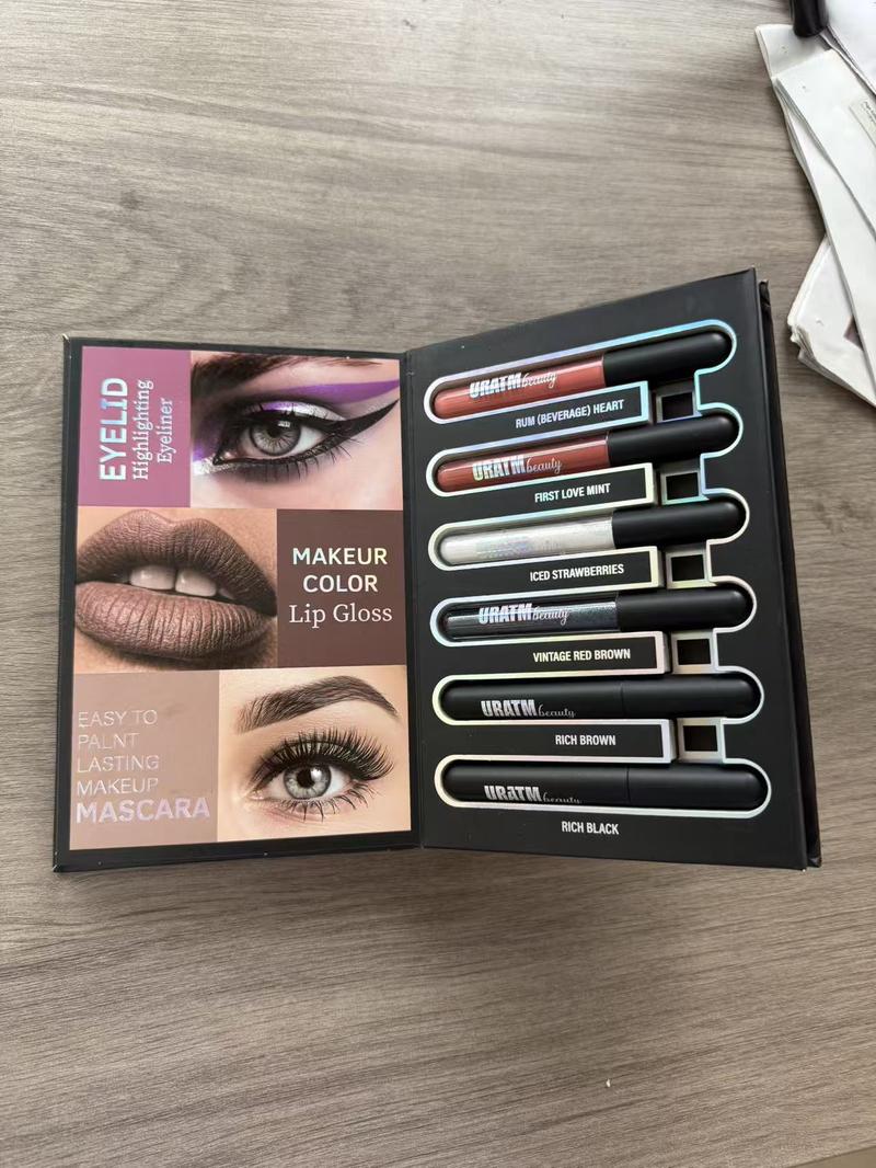 URATM 3-layer multifunctional makeup book, containing eye shadowperfect for gift giving or personal use