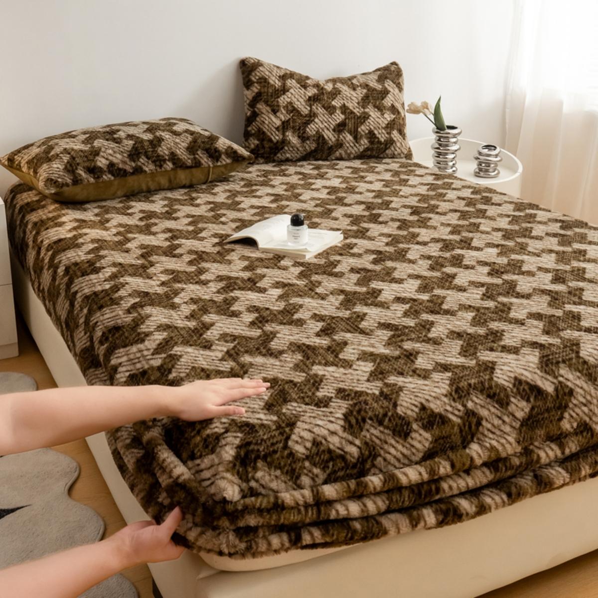 Luxury Faux Rabbit Fur Leopard, Tiger & Butterfly Print Fitted Sheet 3-Piece Set – Soft, Warm Solid Color Bedding, Premium Set (Includes 1 Fitted Sheet + 1/2 Pillowcases), All-Season Use, Perfect for Bedroom, Dorm, Sofa Décor & Christmas Gift