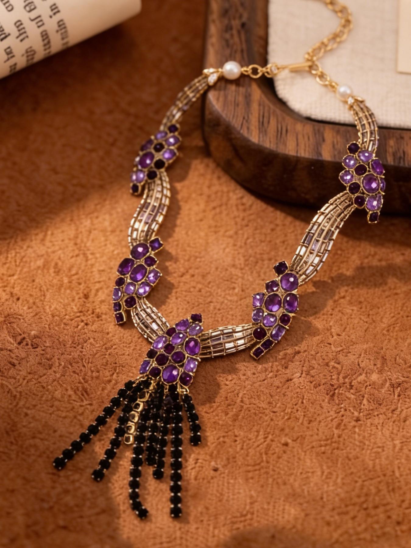 A noble and elegant tassel studded diamond necklace, suitable for daily wear, vacation dates, and other occasions, and also a surprising and exquisite small gift.