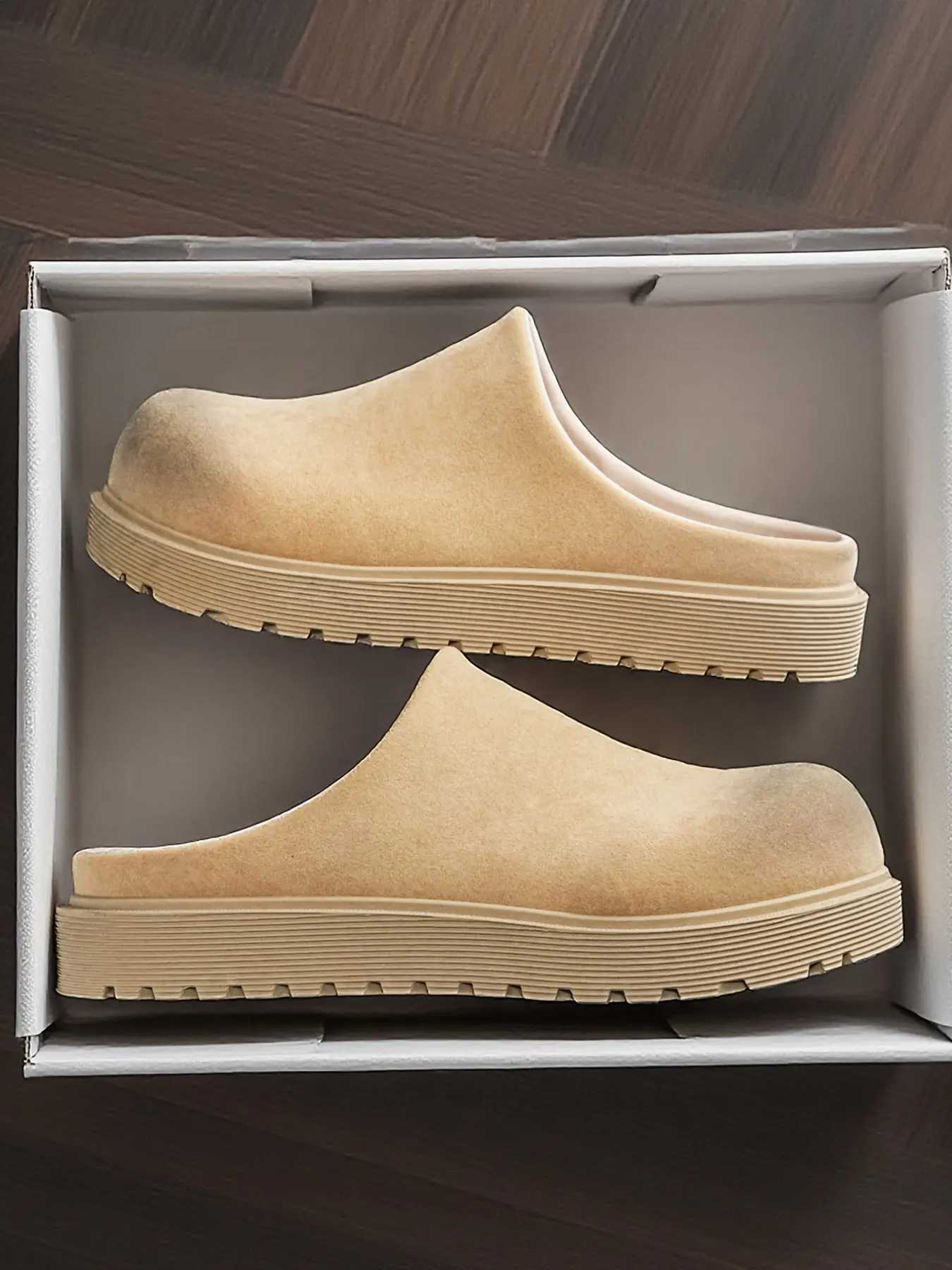 Men’s Suede Backless Loafer Mules Slip On Closed Toe Slide Clogs, Vintage Soft Faux Suede Comfort Flat Mule Slippers with Light Rubber Sole, Casual Non Slip Walking Shoes for Street Office Home Daily All Seasons Wear
